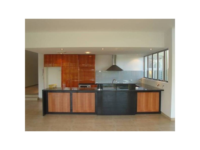 2/33 The Boulevarde, Benowa QLD 4217