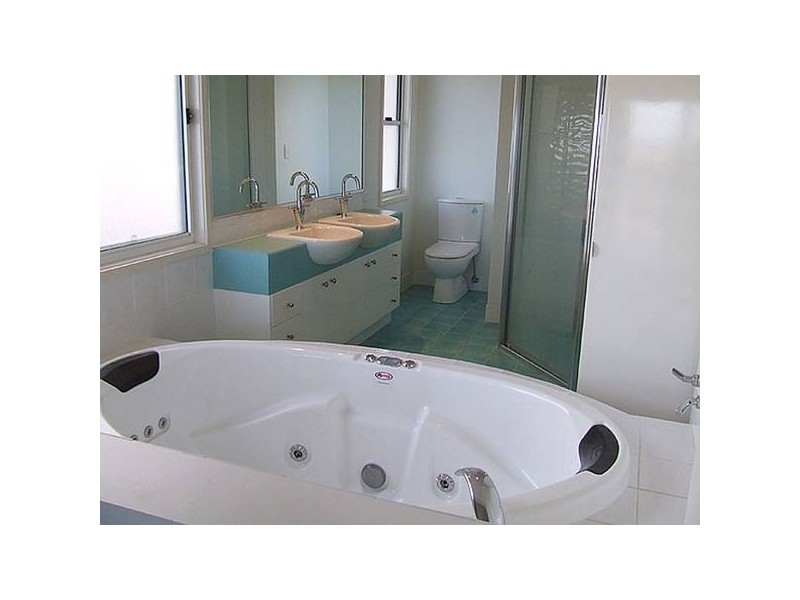 Highland Park QLD 4211