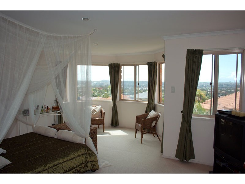 Highland Park QLD 4211