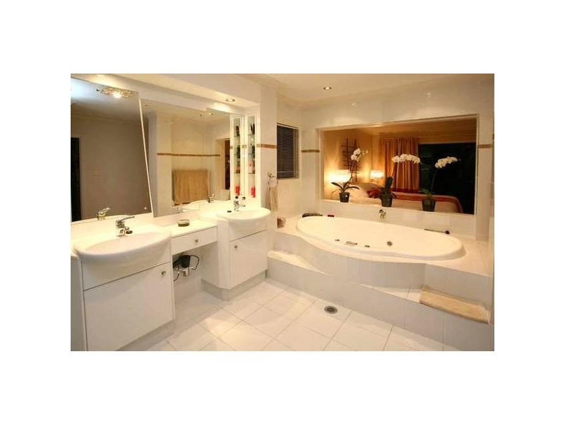 Highland Park QLD 4211