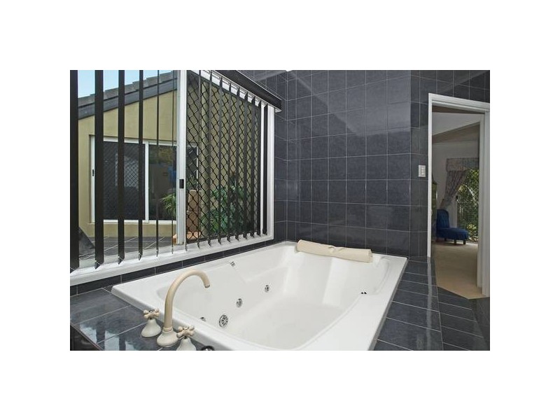 Highland Park QLD 4211