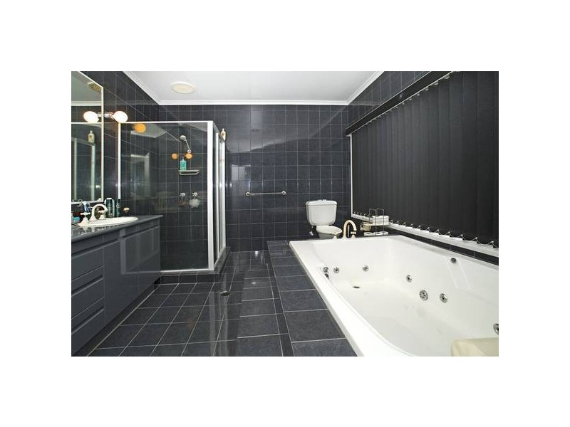 Highland Park QLD 4211