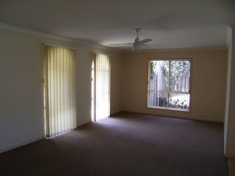 9 Fainter Court, Pacific Pines QLD 4211