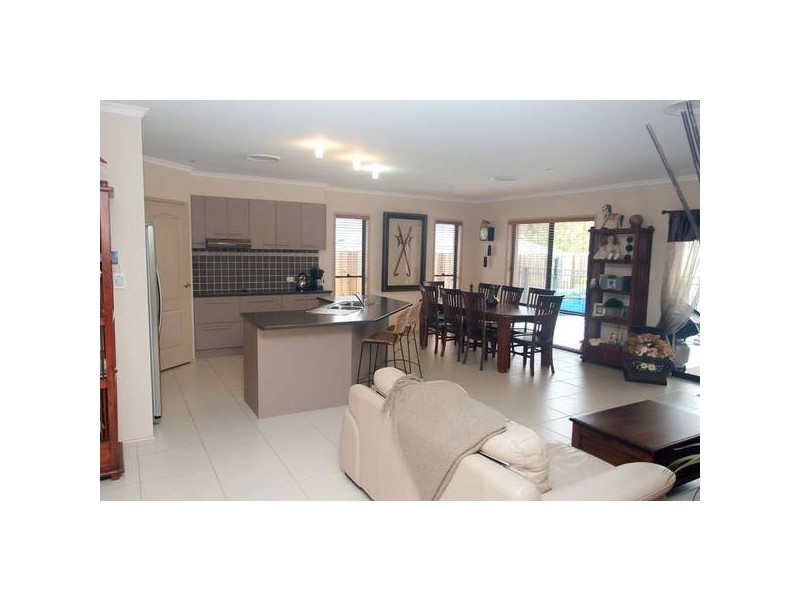 6 Abbey Rose Way, Highland Park QLD 4211