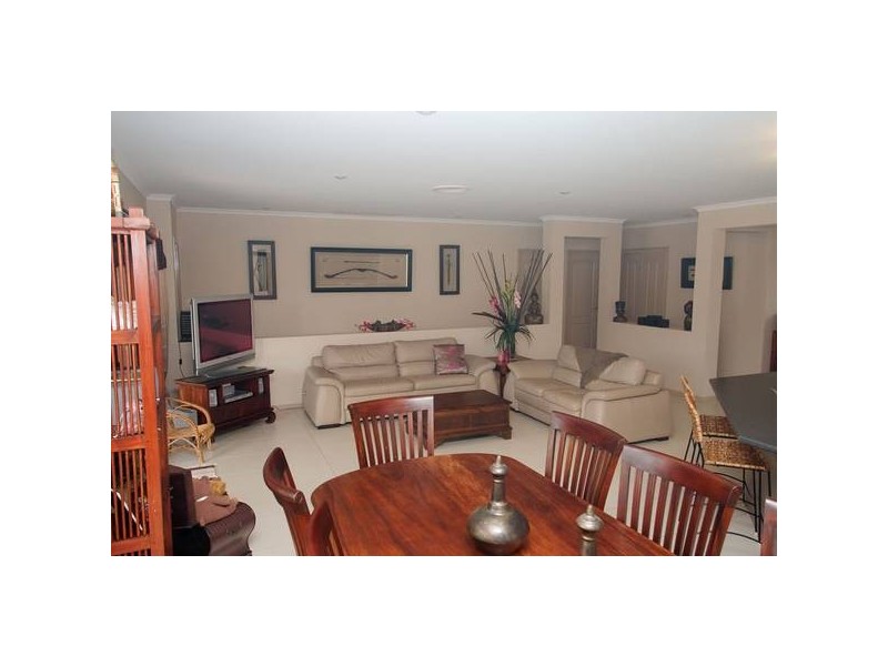 6 Abbey Rose Way, Highland Park QLD 4211