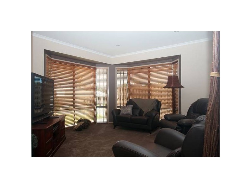 6 Abbey Rose Way, Highland Park QLD 4211