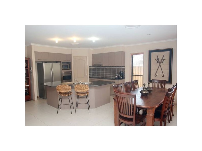 6 Abbey Rose Way, Highland Park QLD 4211