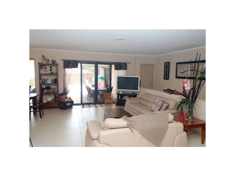 6 Abbey Rose Way, Highland Park QLD 4211