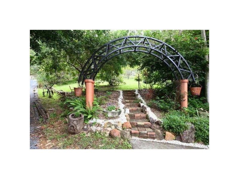 162 Henri Robert Drive, Clagiraba QLD 4211