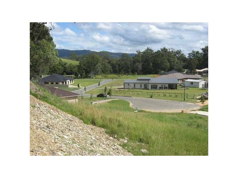 5 Lookout Place, Mount Nathan QLD 4211