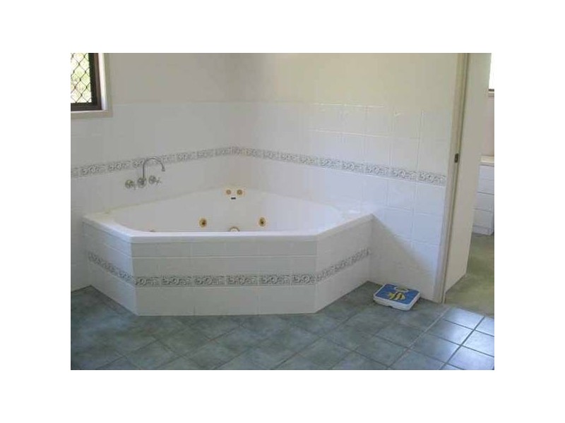Gaven QLD 4211