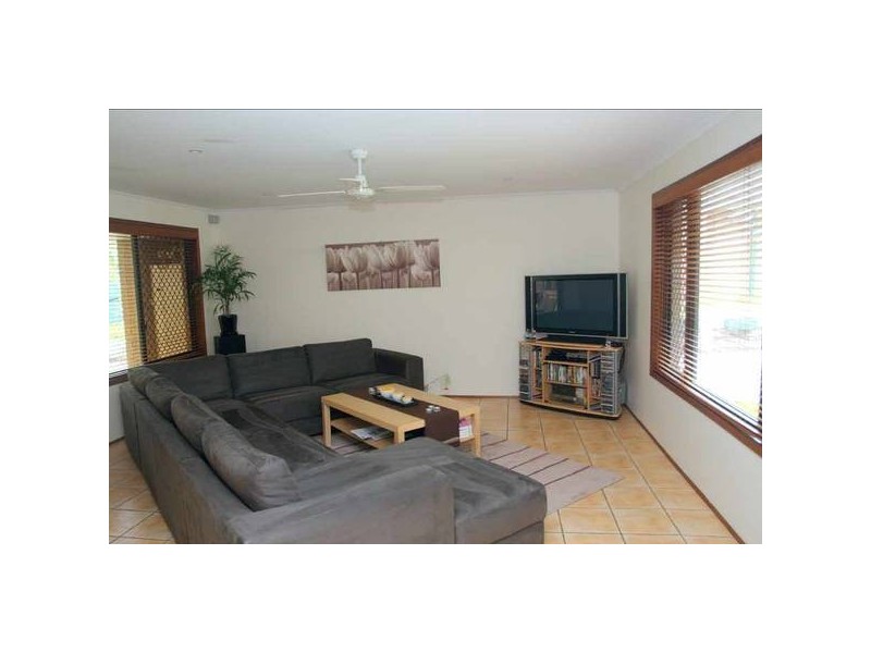 18 Richard Crescent, Highland Park QLD 4211