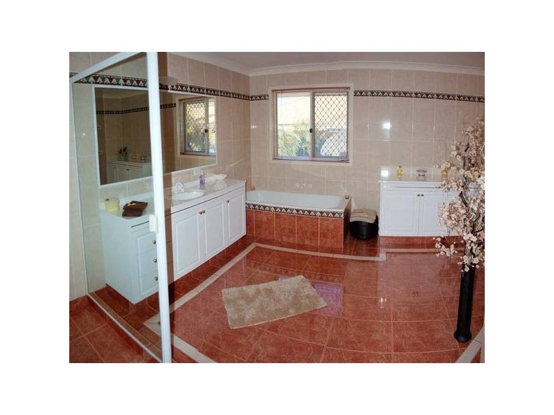 Highland Park QLD 4211