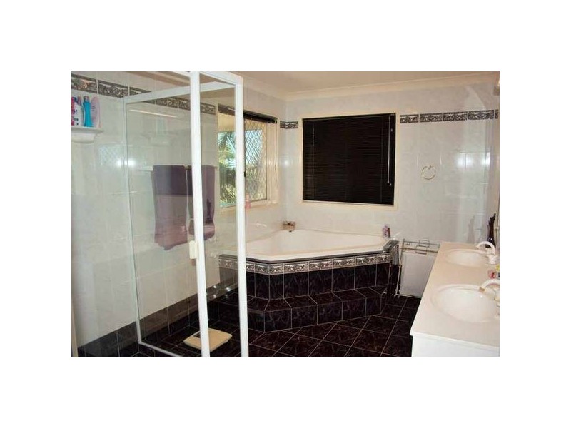 Highland Park QLD 4211