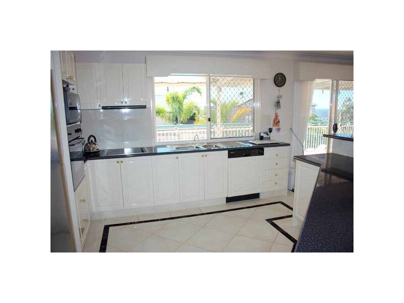 Highland Park QLD 4211