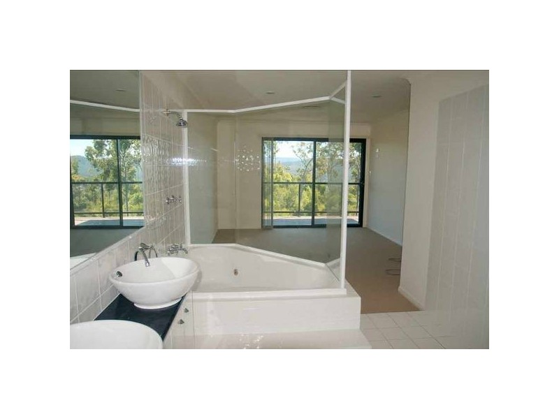 Highland Park QLD 4211