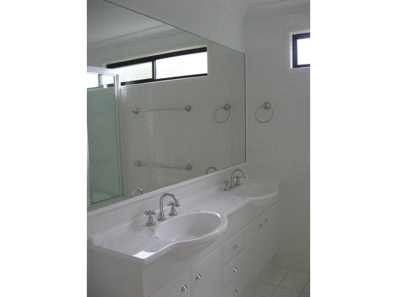 Highland Park QLD 4211