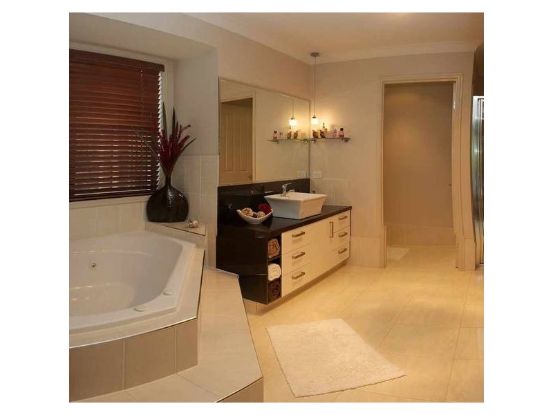 Highland Park QLD 4211