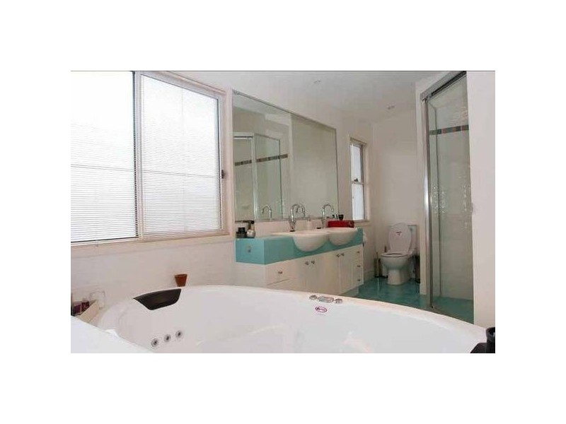 Highland Park QLD 4211