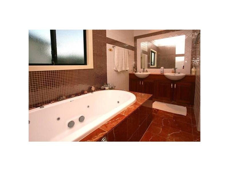 Highland Park QLD 4211