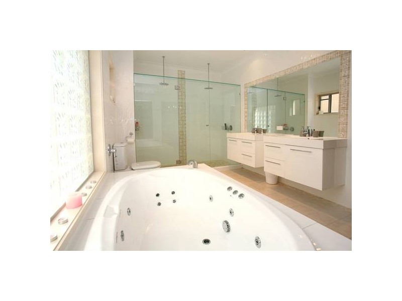 Highland Park QLD 4211