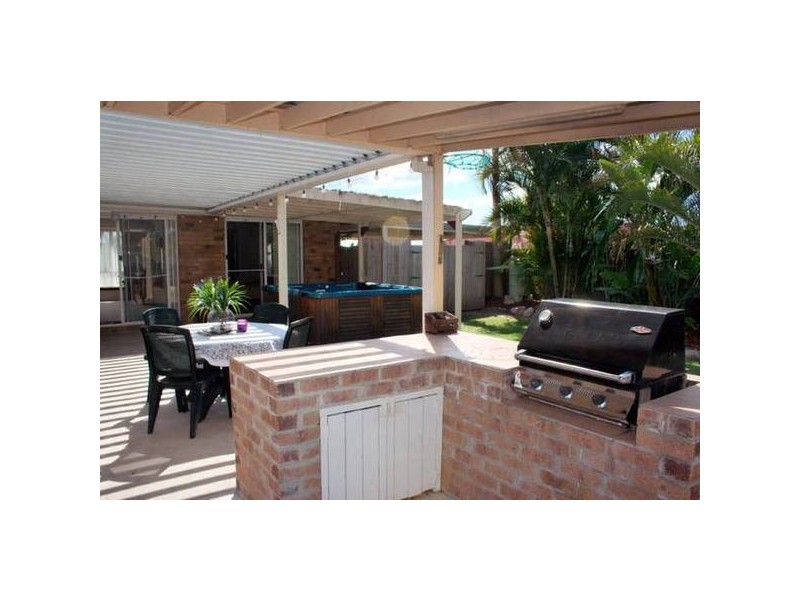 9 Lochinvar Court, Highland Park QLD 4211