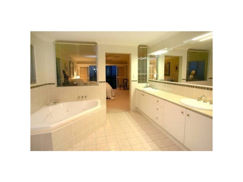 Highland Park QLD 4211