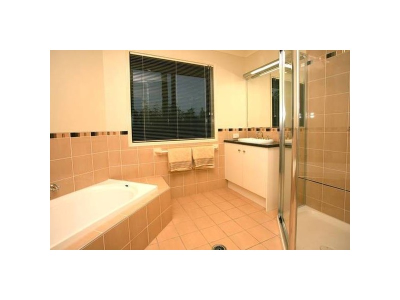 Highland Park QLD 4211