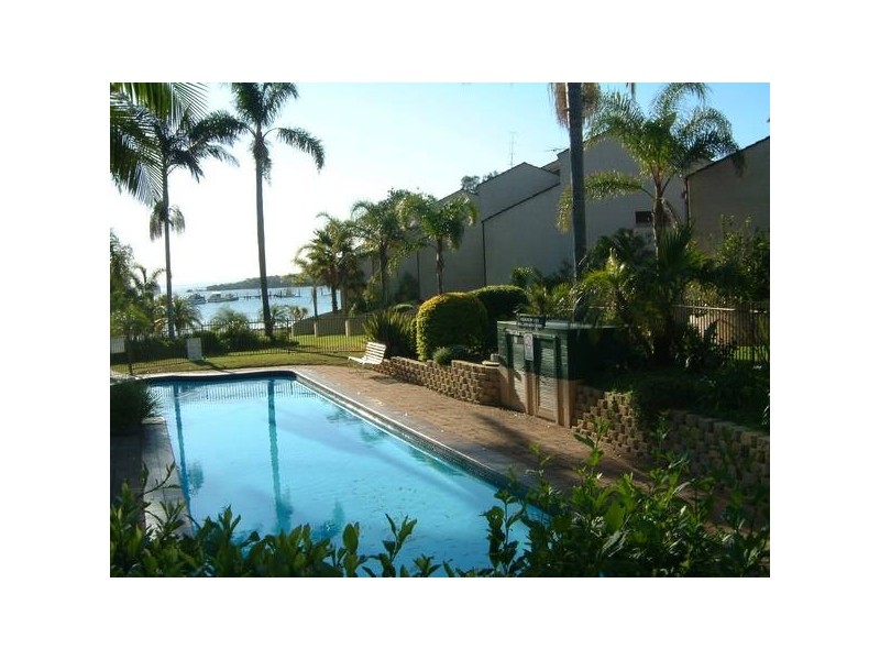 17/4 Cromarty Road, Soldiers Point NSW 2317