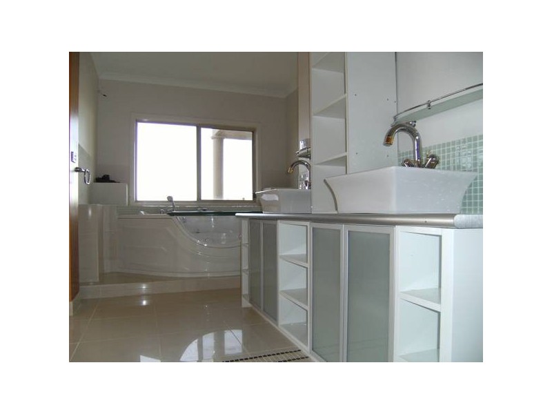 37 Waranga Drive, Kialla VIC 3631