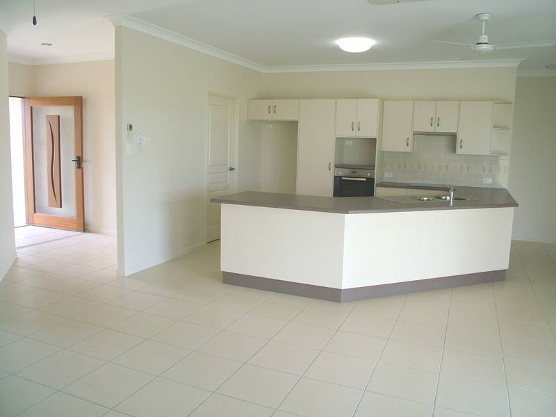 8 Chatham Court, Rupertswood QLD 4817