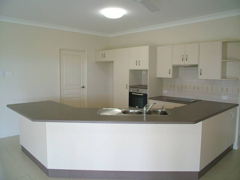 8 Chatham Court, Rupertswood QLD 4817