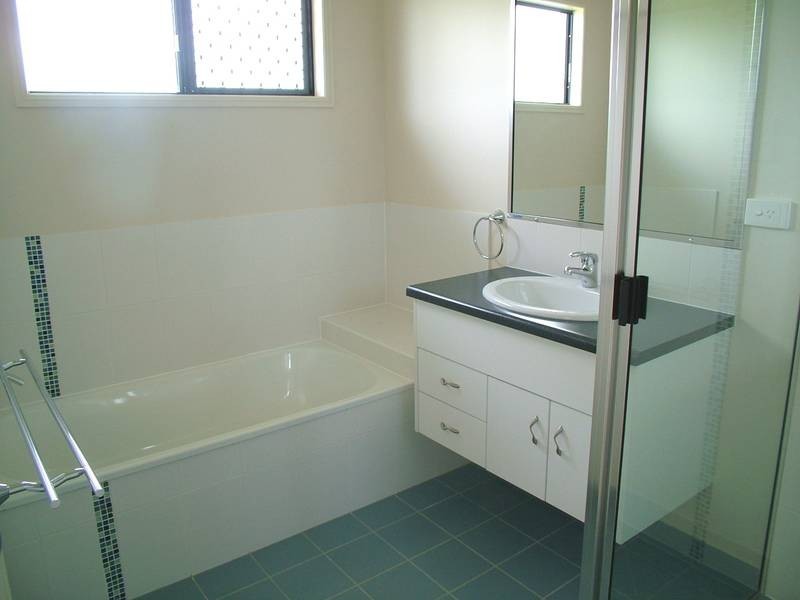 8 Chatham Court, Rupertswood QLD 4817