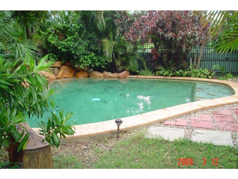 Bushland Beach QLD 4818