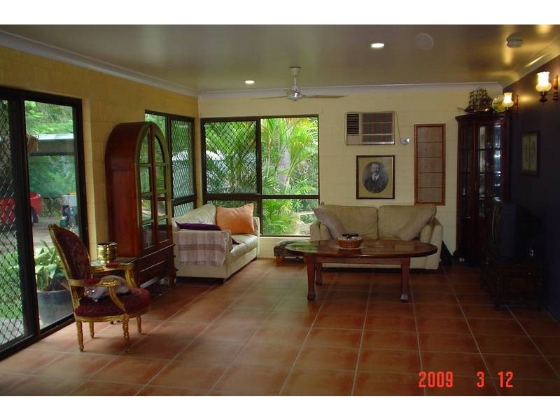 Bushland Beach QLD 4818