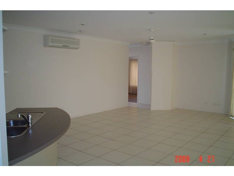 Bushland Beach QLD 4818