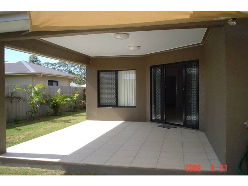 Bushland Beach QLD 4818