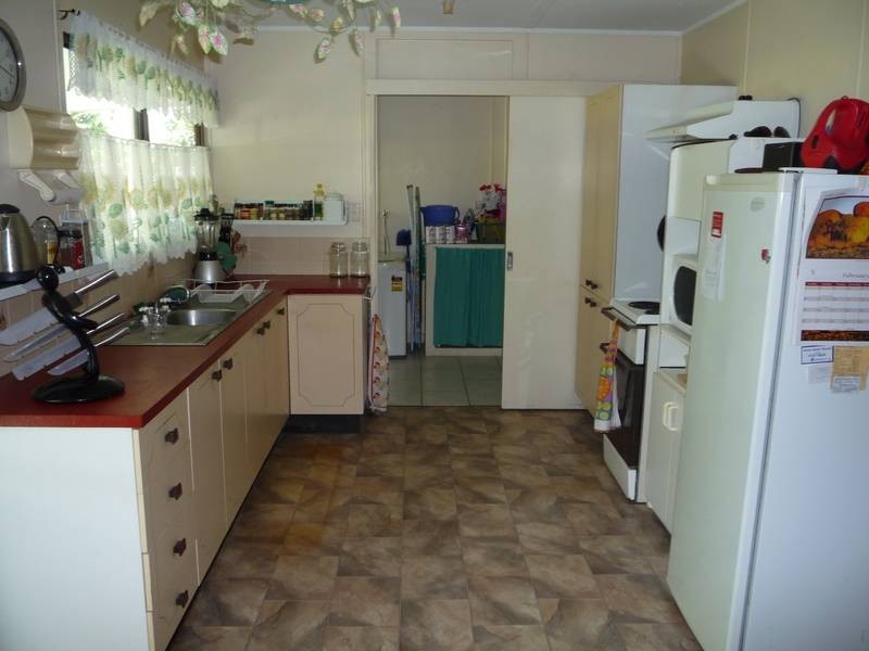 10 Rossato Crescent, Rasmussen QLD 4815