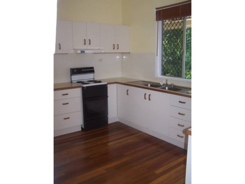 West End QLD 4810
