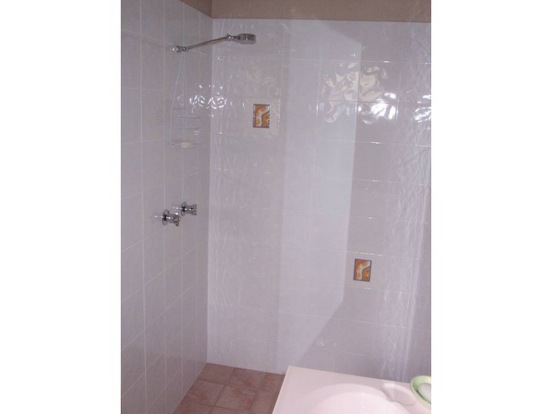 6 Allambie Court (not Lane), Kelso QLD 4815