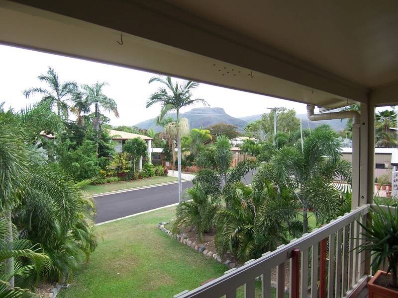 6 Allambie Court (not Lane), Kelso QLD 4815