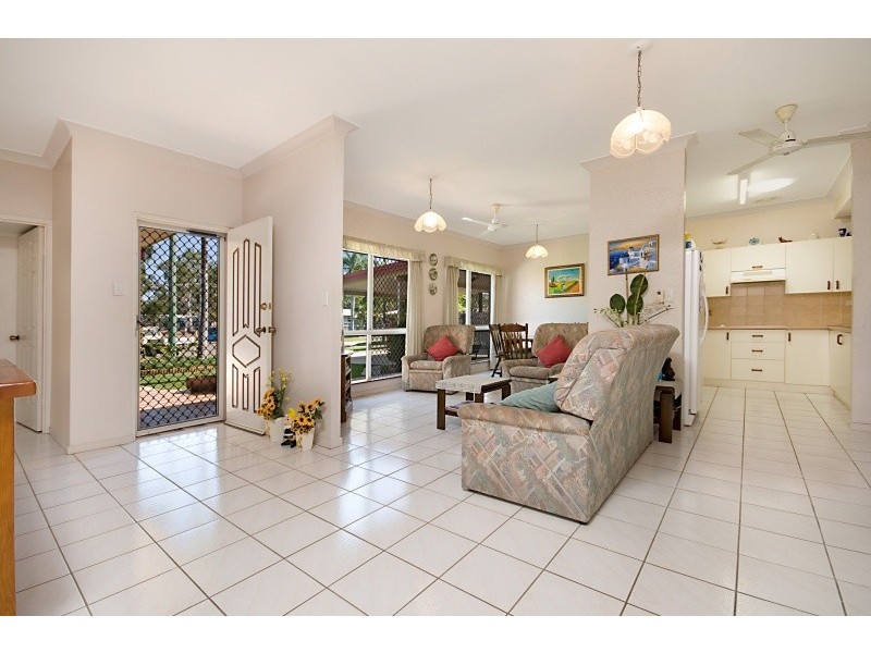 4 Katie Court, Rasmussen QLD 4815