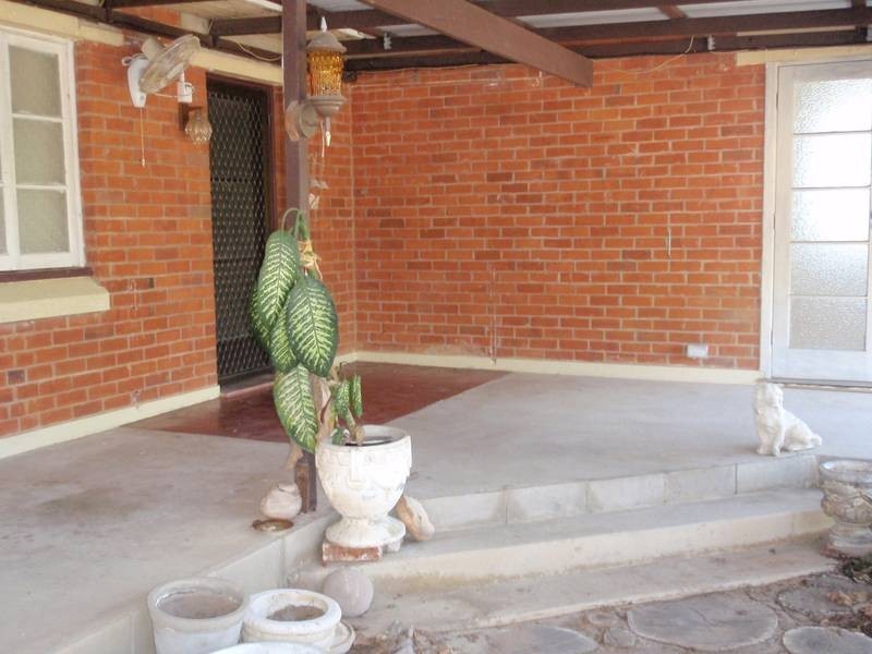 12 Howitt Street, North Ward QLD 4810