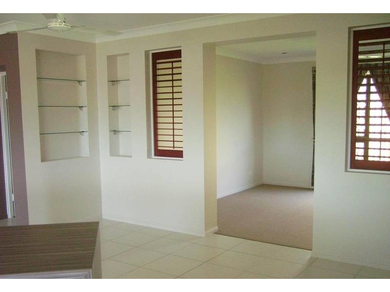 Bushland Beach QLD 4818