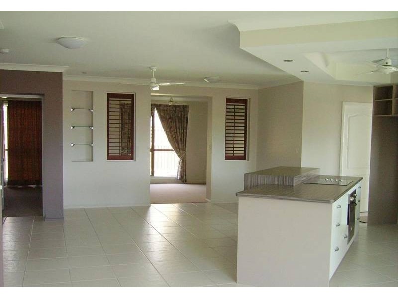 Bushland Beach QLD 4818