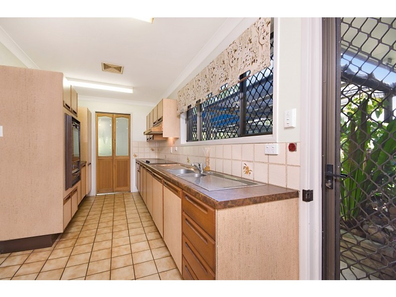 10 Sallows Street, Pallarenda QLD 4810