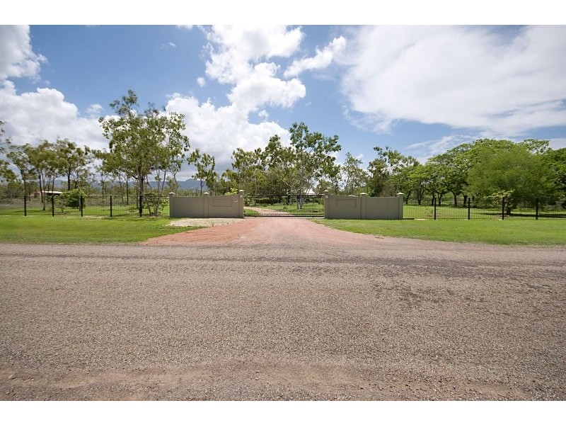 3 Connemara Course, Kelso QLD 4815