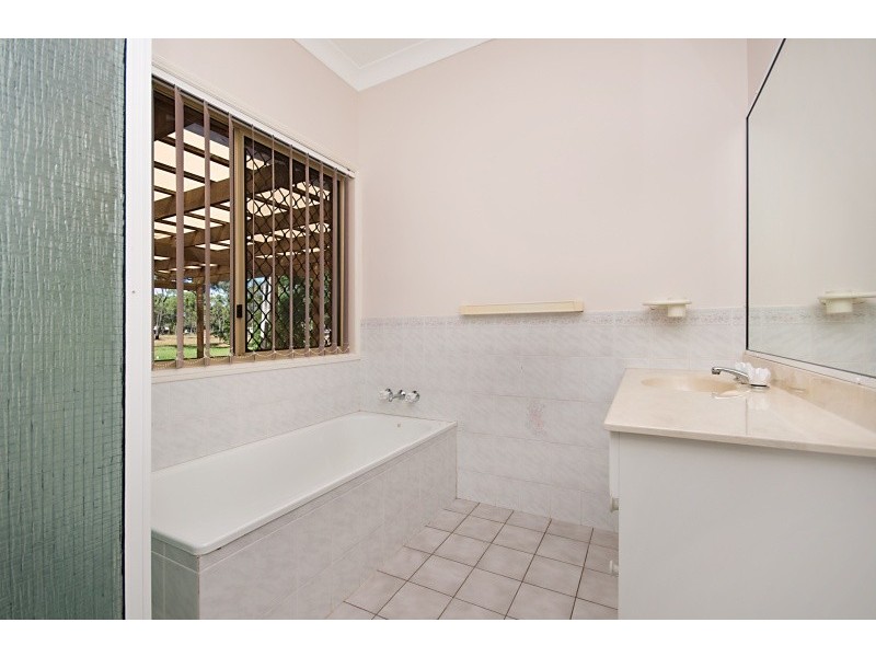 5 Bahama Court, Mount Low QLD 4818