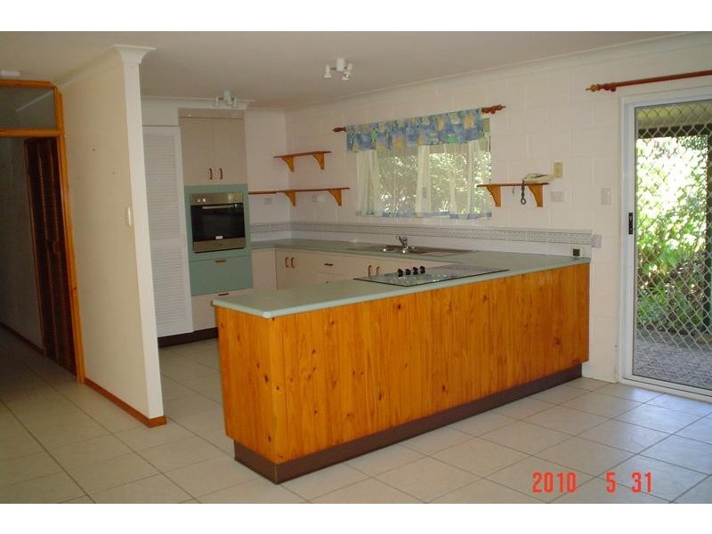 Bushland Beach QLD 4818