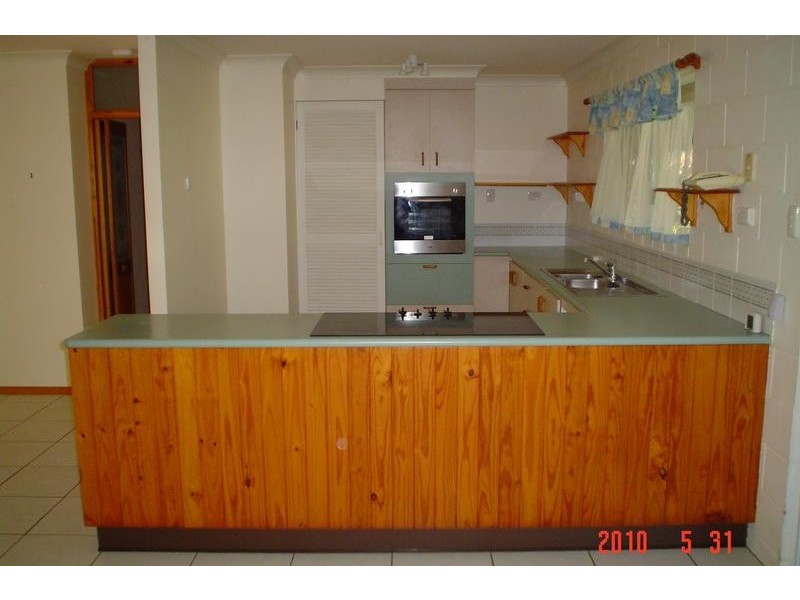 Bushland Beach QLD 4818